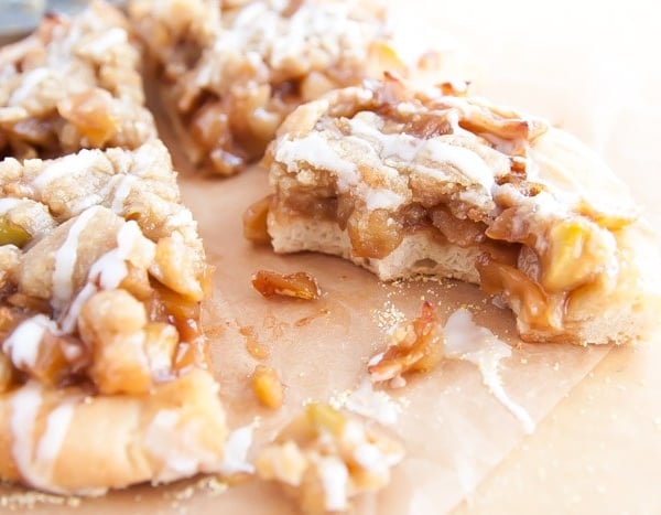 Apple Pie Pizza | dessertfortwo.com